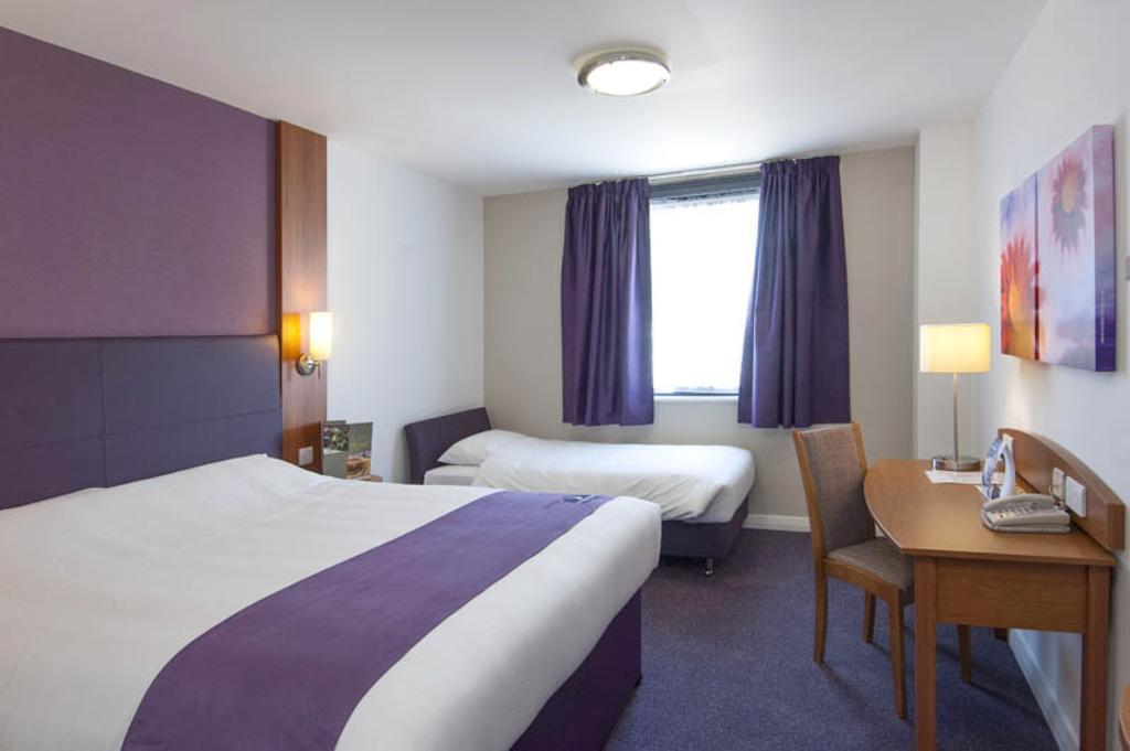 Premier Inn Newcastle City Centre Millennium Bridge Стая снимка