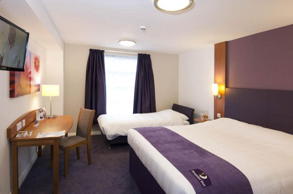 Premier Inn Newcastle City Centre Millennium Bridge Стая снимка