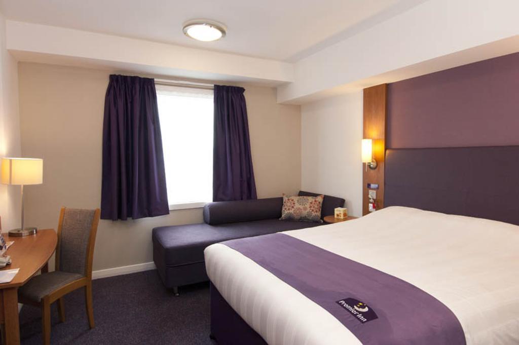 Premier Inn Newcastle City Centre Millennium Bridge Стая снимка