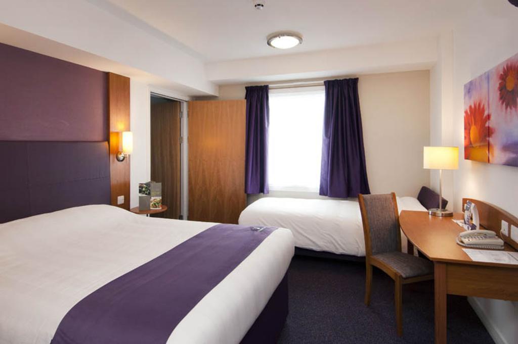 Premier Inn Newcastle City Centre Millennium Bridge Стая снимка