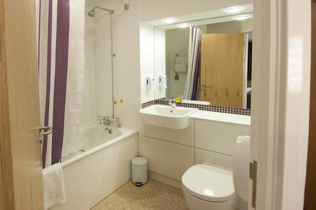 Premier Inn Newcastle City Centre Millennium Bridge Стая снимка